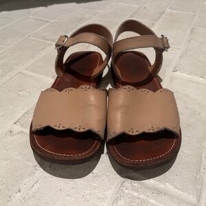 Adelisa & Co Nude Blush Bella Girls sandals size 34 or 3 youth